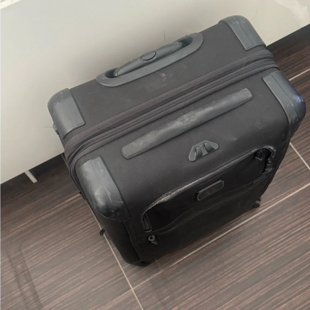 TUMI Alpha Black Rolling Carry-On Suitcase - Business Travel Spinner